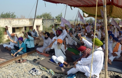 Farmers in Punjab, Haryana start 'rail roko' protest | Farmers in Punjab, Haryana start 'rail roko' protest