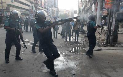 10 injured as students, police clash in Bangladesh | 10 injured as students, police clash in Bangladesh
