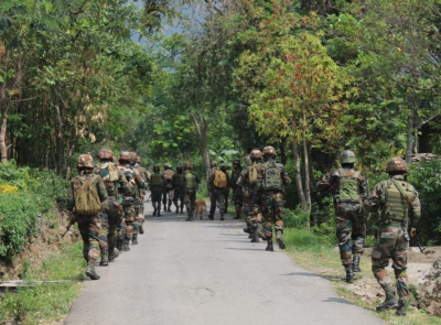 1 killed, 3 injured in gunfight among village volunteers of rival groups in Manipur | 1 killed, 3 injured in gunfight among village volunteers of rival groups in Manipur 1 killed, 3 injured in gunfight among village volunteers of rival groups in Manipur | 1 killed, 3 injured in gunfight among village volunteers of rival groups in Manipur