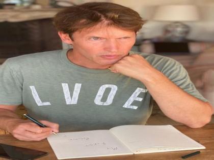 James Blunt lashes out at Noel Gallagher, calls him 'coward' | James Blunt lashes out at Noel Gallagher, calls him 'coward' James Blunt lashes out at Noel Gallagher, calls him 'coward' | James Blunt lashes out at Noel Gallagher, calls him 'coward'