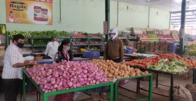 Farmers to sell veggies, fruits at 60 centres in Bengaluru | Farmers to sell veggies, fruits at 60 centres in Bengaluru