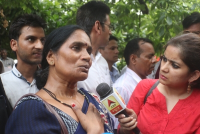 Nirbhaya's mother says 'whole nation has got justice today' | Nirbhaya's mother says 'whole nation has got justice today'