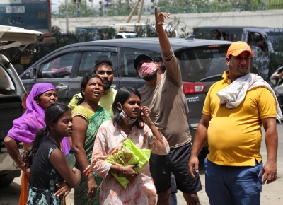 Anguished kin of Mundka fire tragedy victims demand CBI probe | Anguished kin of Mundka fire tragedy victims demand CBI probe Anguished kin of Mundka fire tragedy victims demand CBI probe | Anguished kin of Mundka fire tragedy victims demand CBI probe