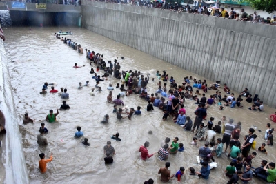 97 dead, 101 injured due to torrential rain in Pak | 97 dead, 101 injured due to torrential rain in Pak