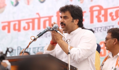 Gandhi's silent as Congress' internal rift widens up | Gandhi's silent as Congress' internal rift widens up Gandhi's silent as Congress' internal rift widens up | Gandhi's silent as Congress' internal rift widens up