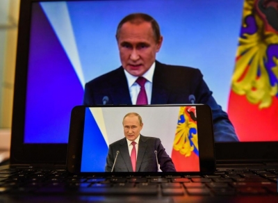 Putin urges economic measures to cushion sanctions | Putin urges economic measures to cushion sanctions
