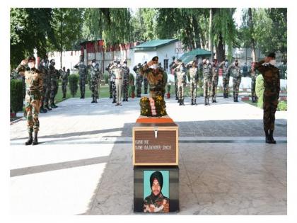 Army pays tribute to soldier killed in Pulwama | Army pays tribute to soldier killed in Pulwama