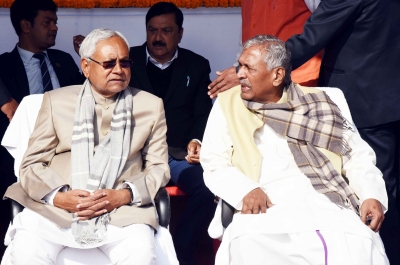 Bihar Guv invites Nitish to form new govt in Bihar | Bihar Guv invites Nitish to form new govt in Bihar