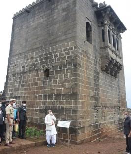 Maha Guv's Sunday outing - trek to historic Shivneri Fort | Maha Guv's Sunday outing - trek to historic Shivneri Fort