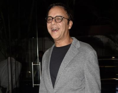 Vidhu Vinod Chopra: Those criticising 'Shikara' are donkeys | Vidhu Vinod Chopra: Those criticising 'Shikara' are donkeys Vidhu Vinod Chopra: Those criticising 'Shikara' are donkeys | Vidhu Vinod Chopra: Those criticising 'Shikara' are donkeys
