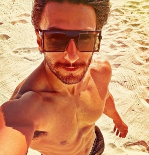 Ranveer Singh welcomes New Year with sun and sand | Ranveer Singh welcomes New Year with sun and sand