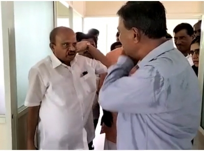 JD(S) MLA slammed for slapping college principal in K'taka | JD(S) MLA slammed for slapping college principal in K'taka