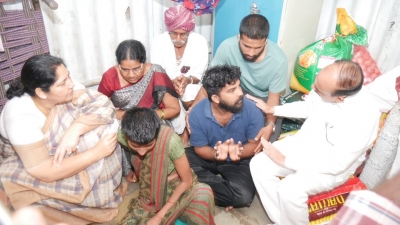 Telangana ministers visit rape-murder victim's family | Telangana ministers visit rape-murder victim's family