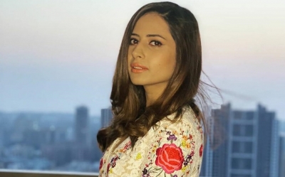Sargun Mehta flaunts attitude in 'papa ka kurta' | Sargun Mehta flaunts attitude in 'papa ka kurta' Sargun Mehta flaunts attitude in 'papa ka kurta' | Sargun Mehta flaunts attitude in 'papa ka kurta'