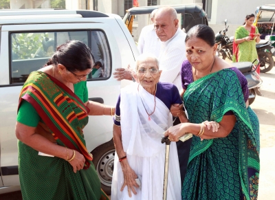 PM Modi's mother Hiraben Modi dies at the age of 100 | PM Modi's mother Hiraben Modi dies at the age of 100