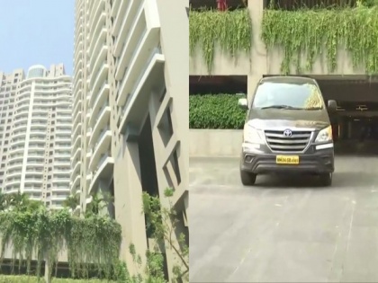 Mumbai: IT officials leave Anurag Kashyap's residence after conducting raid | Mumbai: IT officials leave Anurag Kashyap's residence after conducting raid
