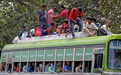 Major lapse: Buses full of migrants allowed out of Ranchi | Major lapse: Buses full of migrants allowed out of Ranchi