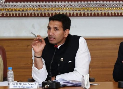 2 MP ministers detained in B'luru; rebel MLAs refuse to meet | 2 MP ministers detained in B'luru; rebel MLAs refuse to meet