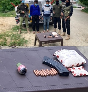 Inter-district narco-terror module busted in Kashmir; 2 arrested | Inter-district narco-terror module busted in Kashmir; 2 arrested