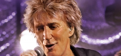 Rod Stewart spotted donning protective gloves | Rod Stewart spotted donning protective gloves
