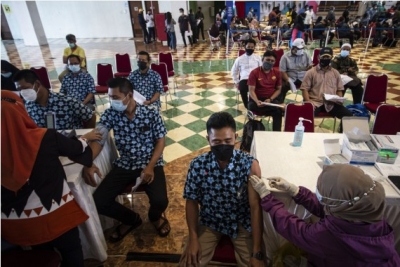 Indonesia to start Covid booster doses after 50% population fully inoculated | Indonesia to start Covid booster doses after 50% population fully inoculated Indonesia to start Covid booster doses after 50% population fully inoculated | Indonesia to start Covid booster doses after 50% population fully inoculated