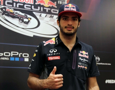 Carlos Sainz renews contract with Ferrari, to remain with team till 2024 | Carlos Sainz renews contract with Ferrari, to remain with team till 2024