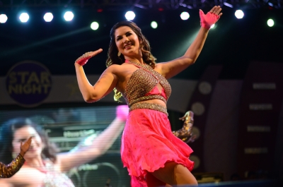 Sunny Leone recalls 'brief encounter' with Saroj Khan teaching her folk dance | Sunny Leone recalls 'brief encounter' with Saroj Khan teaching her folk dance