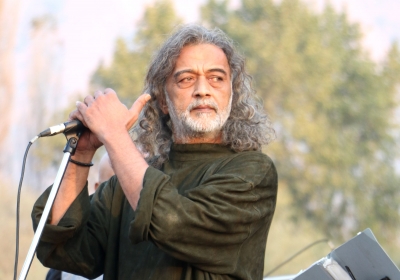 Lucky Ali stops singing O sanam at line mentioning death in viral video | Lucky Ali stops singing O sanam at line mentioning death in viral video Lucky Ali stops singing O sanam at line mentioning death in viral video | Lucky Ali stops singing O sanam at line mentioning death in viral video