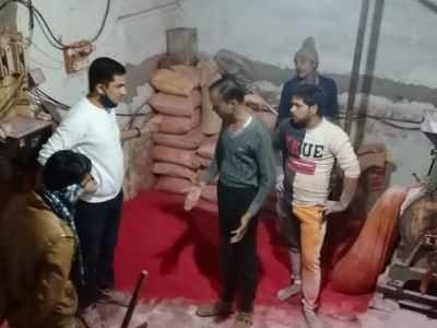 Shocking! UP: Hathras police raids fake spice factory using 'acid & donkey dung' | Shocking! UP: Hathras police raids fake spice factory using 'acid & donkey dung'