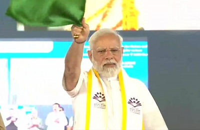 Modi inaugurates world's longest rly platform in K'taka's Hubballi | Modi inaugurates world's longest rly platform in K'taka's Hubballi