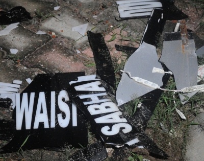 Owaisi's Delhi residence vandalised, 5 held (LEAD) | Owaisi's Delhi residence vandalised, 5 held (LEAD)