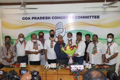 Former Goa AAP convener Elvis Gomes joins Congress | Former Goa AAP convener Elvis Gomes joins Congress