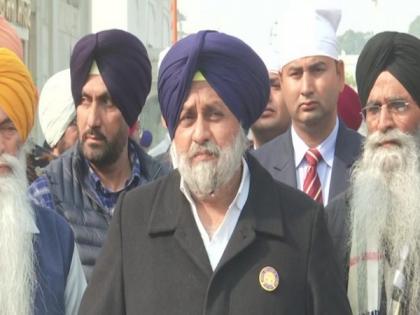 SAD chief visits Golden Temple, calls sacrilege attempt in Amritsar 'traumatic incident' | SAD chief visits Golden Temple, calls sacrilege attempt in Amritsar 'traumatic incident'