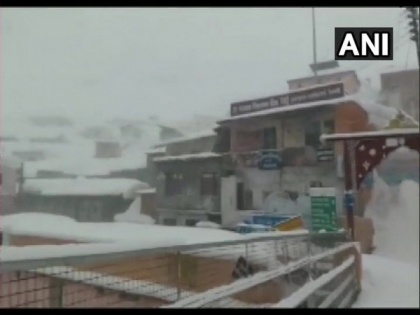 Uttarakhand: Thick layer of snow covers Badrinath | Uttarakhand: Thick layer of snow covers Badrinath