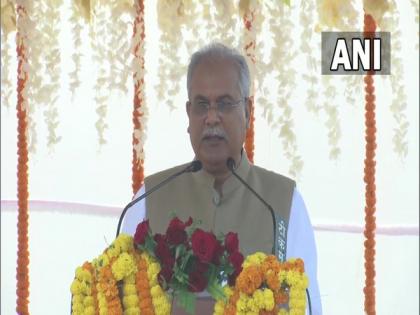 Chhattisgarh to give Rs 20,000 each to first 2 daughters of labour families under 'Noni Sashaktikaran Sahayata Yojana' | Chhattisgarh to give Rs 20,000 each to first 2 daughters of labour families under 'Noni Sashaktikaran Sahayata Yojana'