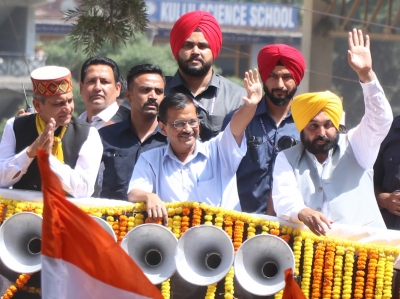 Kejriwal, Mann hold Tiranga Yatra in Himachal's Kullu | Kejriwal, Mann hold Tiranga Yatra in Himachal's Kullu