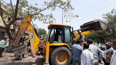 Demolition drive continues despite SC order | Demolition drive continues despite SC order Demolition drive continues despite SC order | Demolition drive continues despite SC order