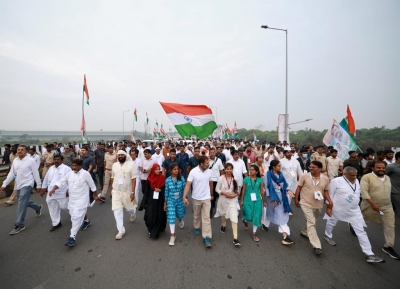 Rahul Gandhi's Bharat Jodo Yatra enters Hyderabad | Rahul Gandhi's Bharat Jodo Yatra enters Hyderabad