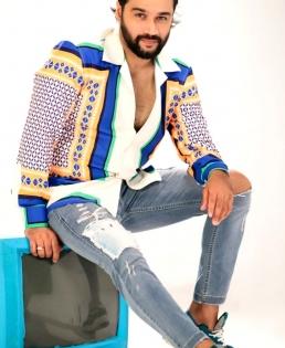 Balraj Syal on shooting his directorial 'Apne Ghar Begane' in Canada | Balraj Syal on shooting his directorial 'Apne Ghar Begane' in Canada Balraj Syal on shooting his directorial 'Apne Ghar Begane' in Canada | Balraj Syal on shooting his directorial 'Apne Ghar Begane' in Canada