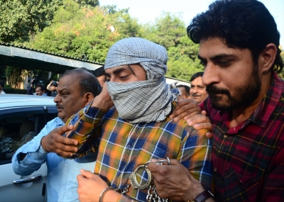 Shahrukh, who pointed gun at police, sent to judicial custody | Shahrukh, who pointed gun at police, sent to judicial custody Shahrukh, who pointed gun at police, sent to judicial custody | Shahrukh, who pointed gun at police, sent to judicial custody