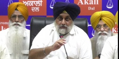 Punjab CM has sublet police to Kejriwal: Sukhbir Badal | Punjab CM has sublet police to Kejriwal: Sukhbir Badal