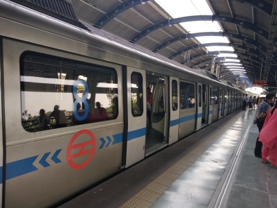 Delhi Metro too follows 'social distancing' | Delhi Metro too follows 'social distancing'