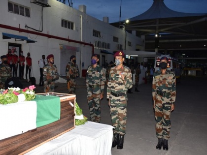 Indian Army members pay tribute to jawan who lost his life in Ladakh clash | Indian Army members pay tribute to jawan who lost his life in Ladakh clash