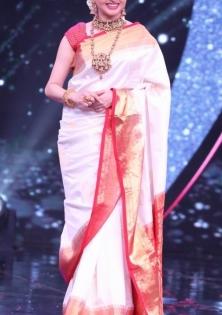 Bhagyashree discovers 'Lady Govinda' on the sets of 'DID Super Moms' | Bhagyashree discovers 'Lady Govinda' on the sets of 'DID Super Moms'