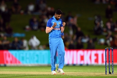 3rd T20I: Siraj, Arshdeep take four-wicket hauls as India bowl out New Zealand for 160 | 3rd T20I: Siraj, Arshdeep take four-wicket hauls as India bowl out New Zealand for 160