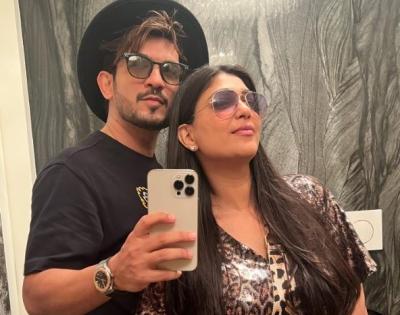 Arjun Bijlani celebrates 20 yrs of togetherness with his wife Neha Swami | Arjun Bijlani celebrates 20 yrs of togetherness with his wife Neha Swami