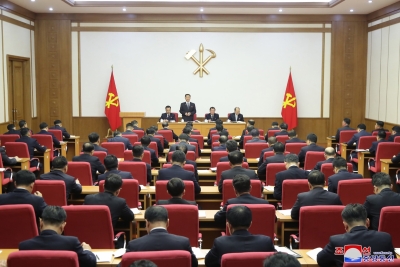 N.Korea discusses final review on draft resolution for party plenary | N.Korea discusses final review on draft resolution for party plenary
