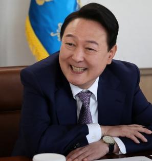 Yoon presides over first Cabinet meeting to approve extra budget proposal | Yoon presides over first Cabinet meeting to approve extra budget proposal
