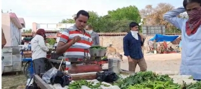 'Disenchanted': Magician turns into a vegetable seller amid lockdown | 'Disenchanted': Magician turns into a vegetable seller amid lockdown
