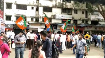 BJP starts 'rail-bharo' stir, wants Mumbai train travel for all commuters | BJP starts 'rail-bharo' stir, wants Mumbai train travel for all commuters BJP starts 'rail-bharo' stir, wants Mumbai train travel for all commuters | BJP starts 'rail-bharo' stir, wants Mumbai train travel for all commuters